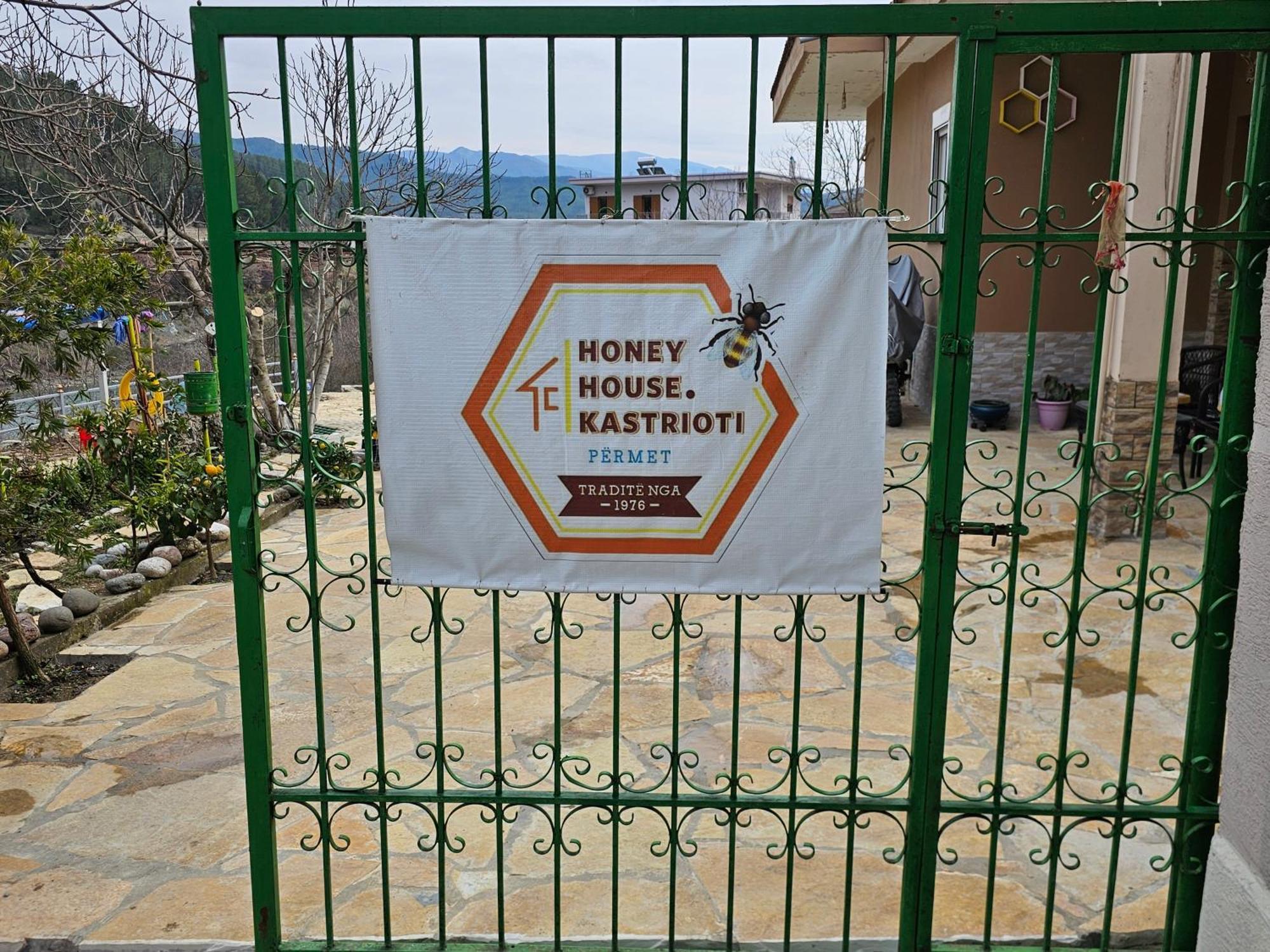 Апартаменти Honey-House “Kastrioti” Пермет Екстер'єр фото